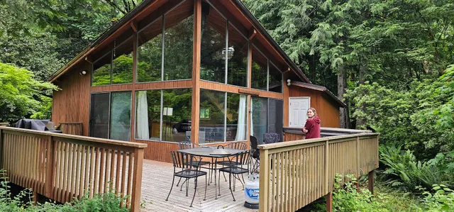 RUSTIC RIVER PARADISE