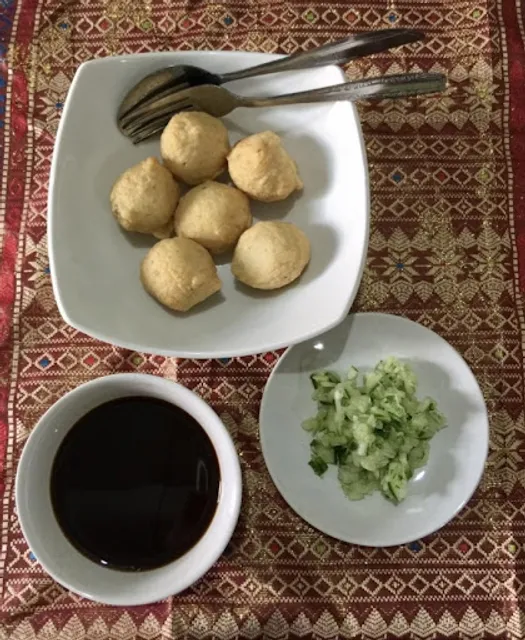 Pempek dan kacang bawang Dapur ANNIE