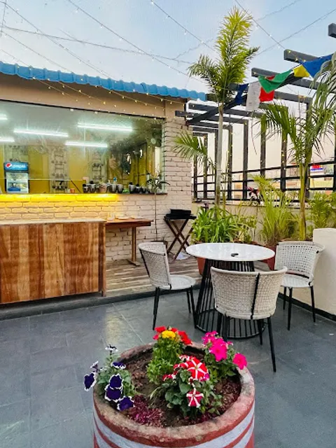 Skylark Cafe & Lounge