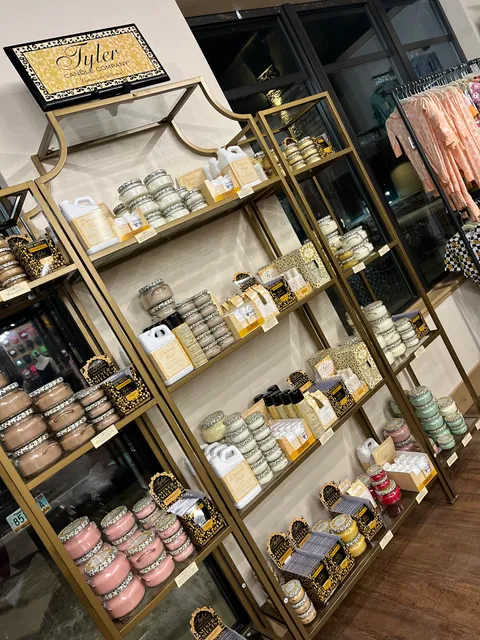 Benellis Boutique Store