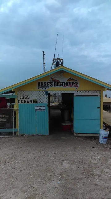 Anne's Bait House On The Bay