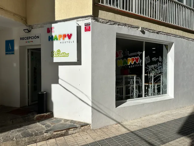 Be Happy Hostel ®️ Albergue en el centro de Nerja