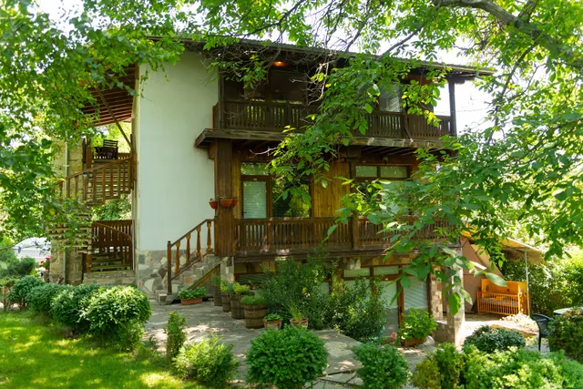 Екохотел Имението, Eco-hotel Imenieto