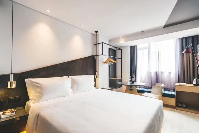 上海龙柏亚朵轻居酒店