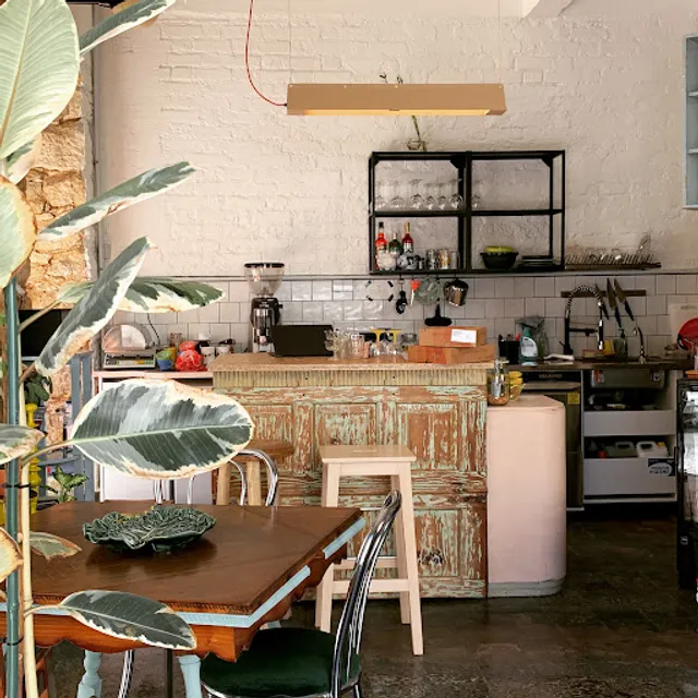 PENTAGON - Specialty coffee / Vegetarian food / Natural wine / Affordable art