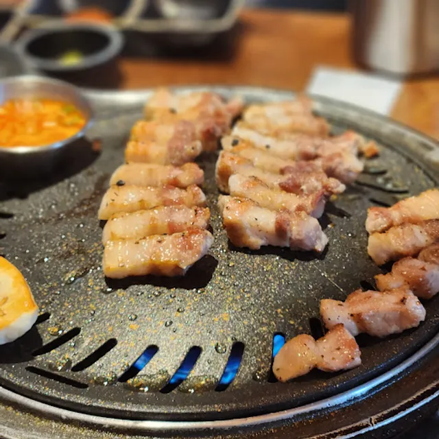 Dwaejimyeong-ga Korean BBQ
