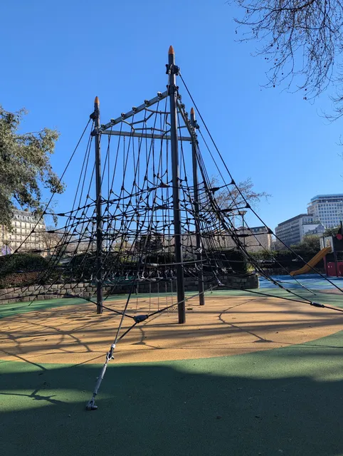Aire de jeux Esplanade du Quai Saint-Bernard