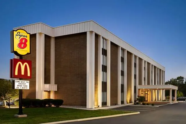 Super 8 by Wyndham Liverpool/Syracuse North Airport