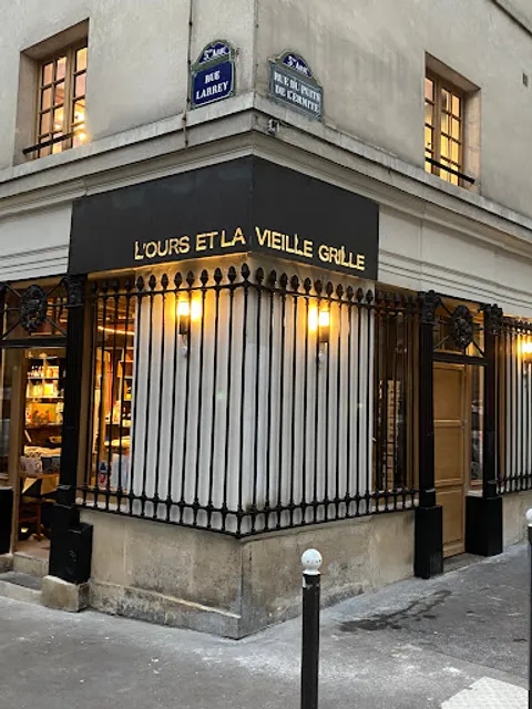 L'Ours et la Vieille Grille