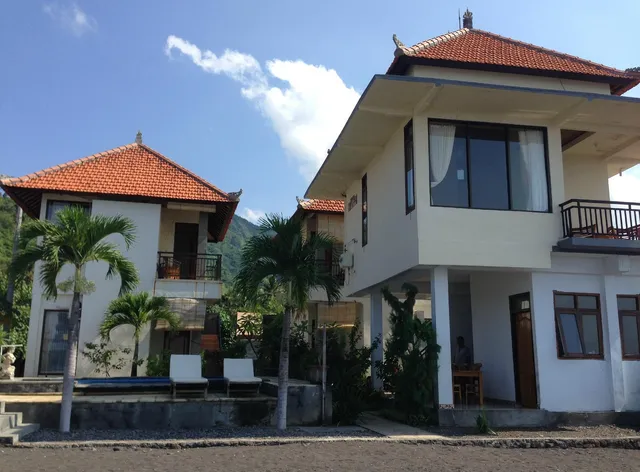 Lucky Paradise Bungalows on The Beach