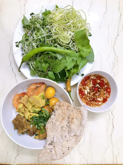 Cơm Gà Ta Xứ Quảng - Đặc Sản Mì Quảng