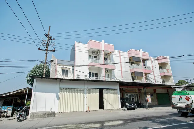 RedDoorz Plus @ Wiyung