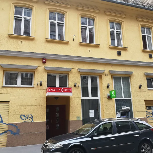 Easy Star Hotel