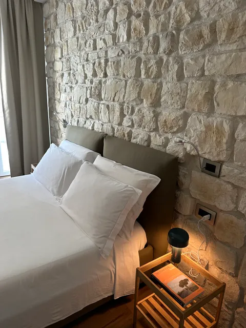 Olivia Rooms Teocrito