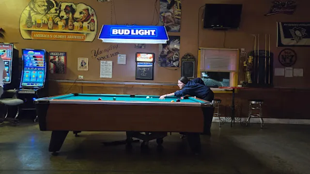 Warehouse Pub & Deli