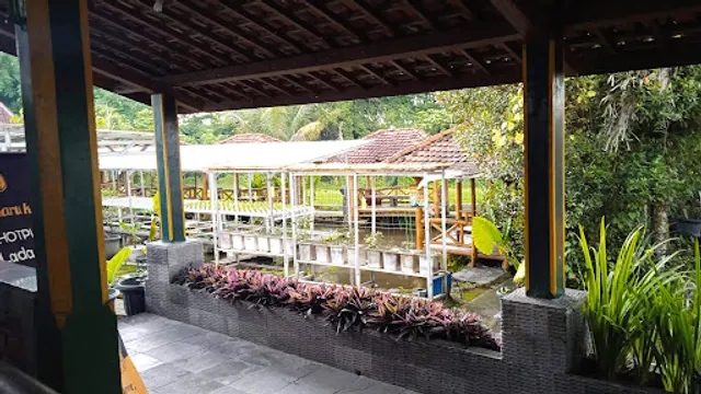 Joglo Ndeso Restaurant & Hydroponics Garden