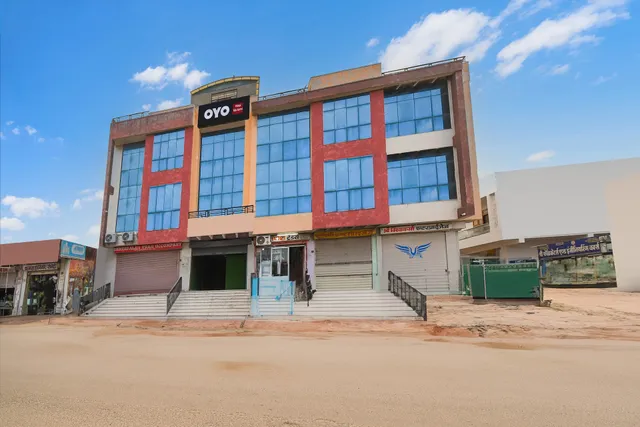 OYO Hotel Ma Karni & Restaurant