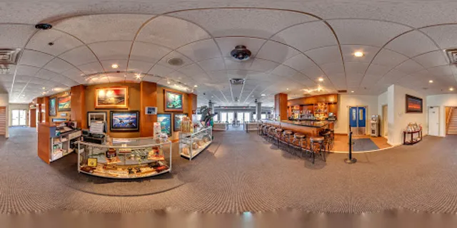 Fishlips Waterfront Bar & Grill