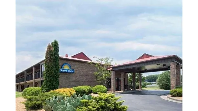 Days Inn by Wyndham Fort Payne