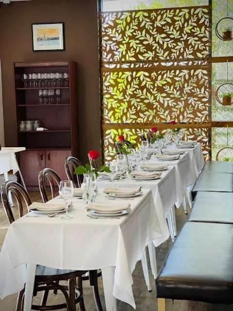 Thai Basil Cafe & Restaurant