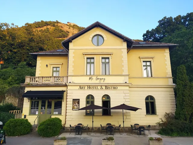 Mr. Görgey Art Hotel & Bistro Visegrád