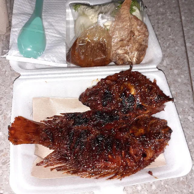 Quinn Ayam Bakar.ONLINE.Depan Pabrik Tahu