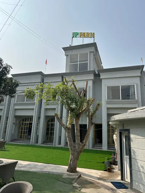 Hotel J P Farm