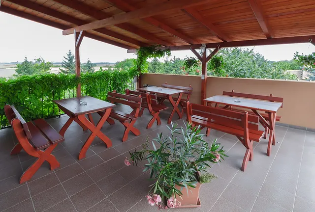 Aranypatkó Étterem- Panzió -Győrújbarát, Győr