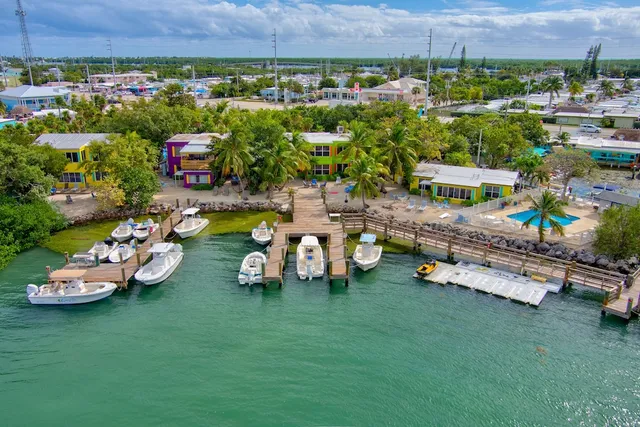 Captain Pip's Marina & Hideaway