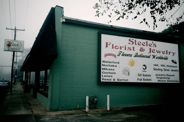 Steele's Flowers & Gifts