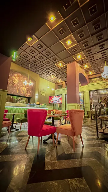 BLOOM TREE { Restaurant & Café }