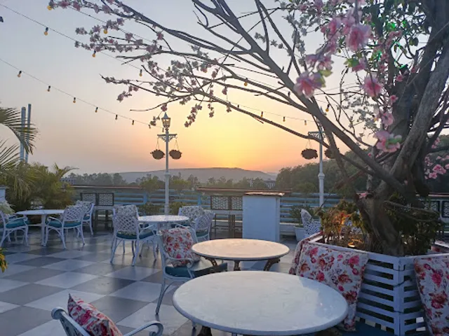 Auric Restaurant & Rooftop Cafe