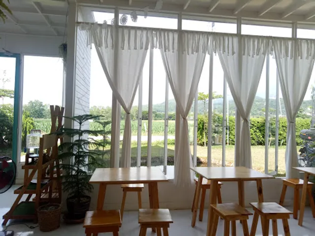White House in the garden Cafe & Bistro.,Thaton