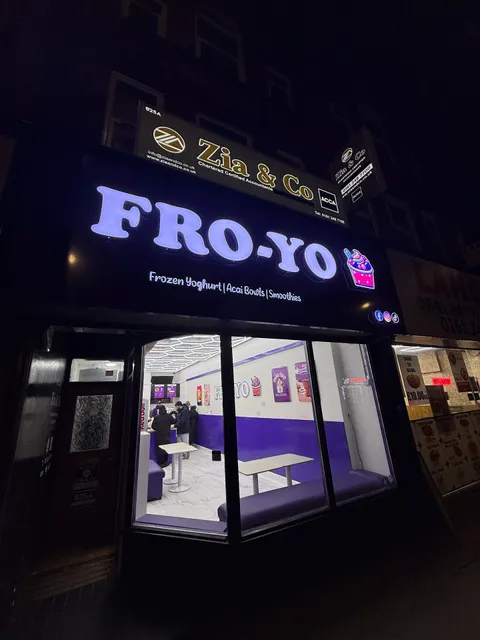 Fro-Yo Yoghurt Bar