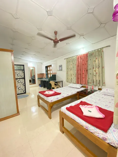 Gurudev chaya guest house