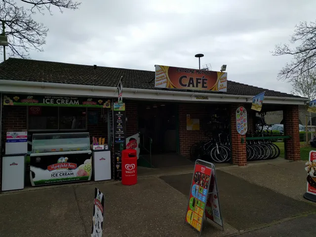 Extreme Motion Cafe end Mini Golf