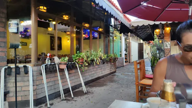 Gus & Gus Restaurant Bar & Grill