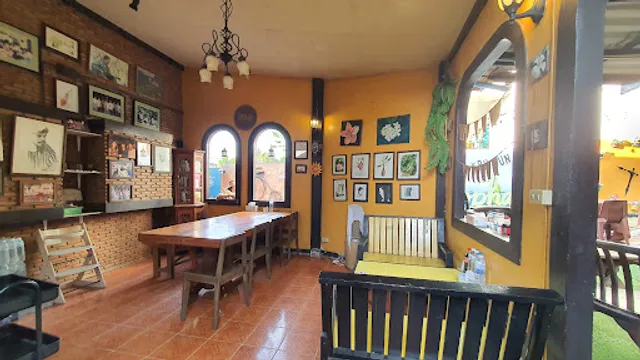 Kru Sun's House Restaurant, Umphang Town