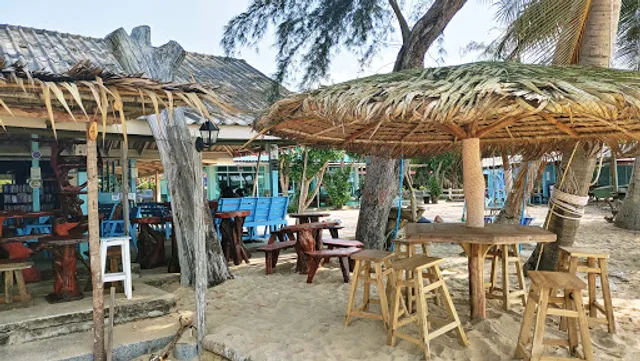 Ton-Aor on The Beach