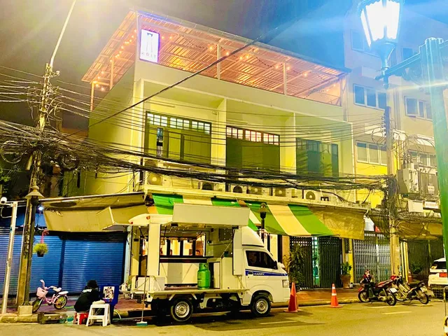 Krit Hostel & coffee bar