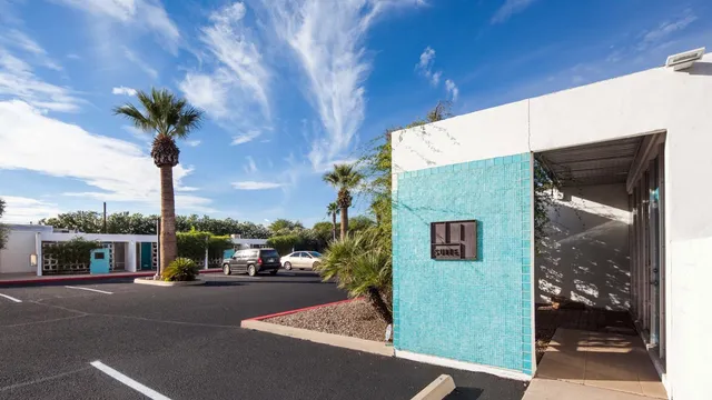 Monsoon Beauty - Lizz Mercer Master Stylist