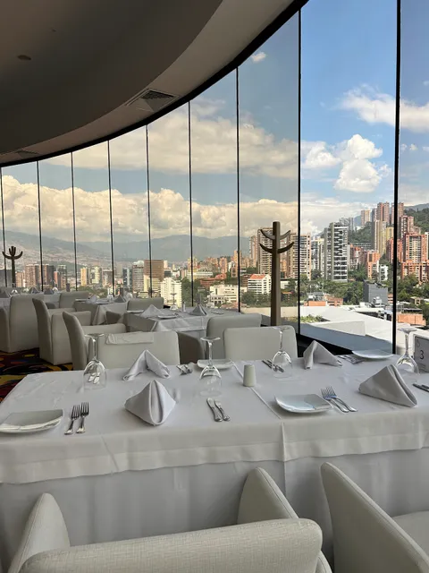 Tony Roma's Restaurant Bar