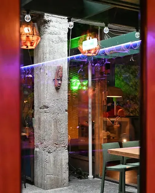 Lulu Bar & Restaurant