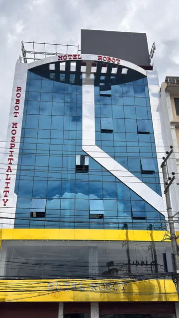 Hotel Robot, Samakushi