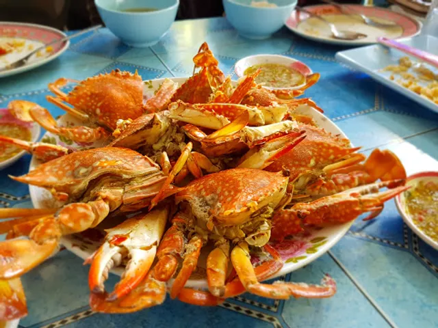 Pa Noi Rim Thang Ta Lae Pao