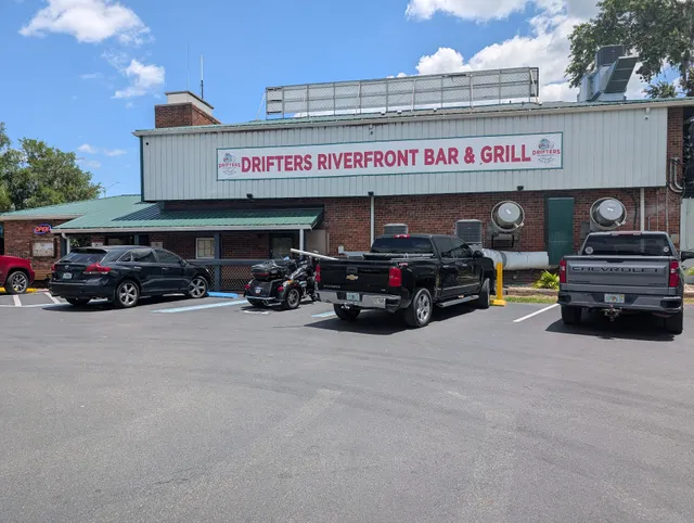 Drifters Riverfront Bar & Grill