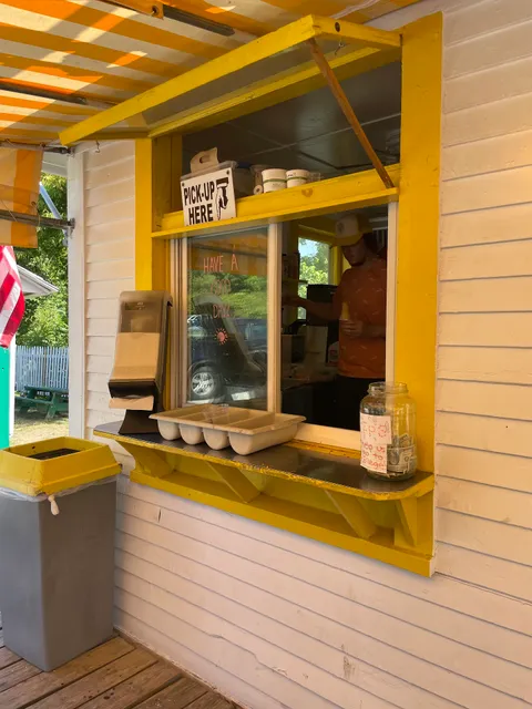 Village Creeme Stand