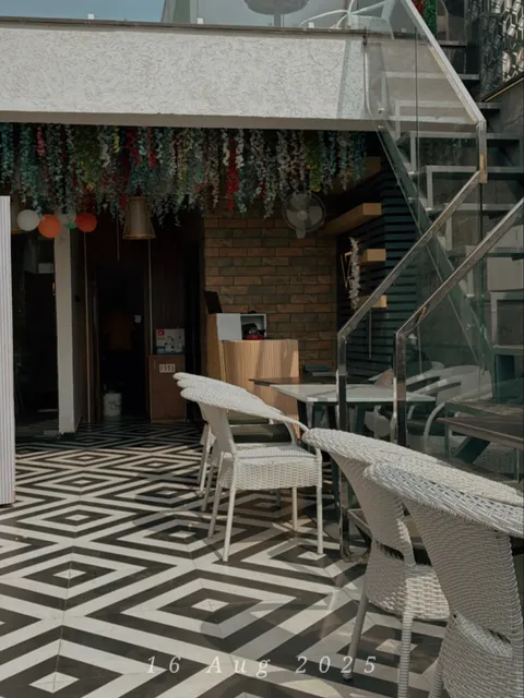 Vairo Cafe - Rooftop In Agra