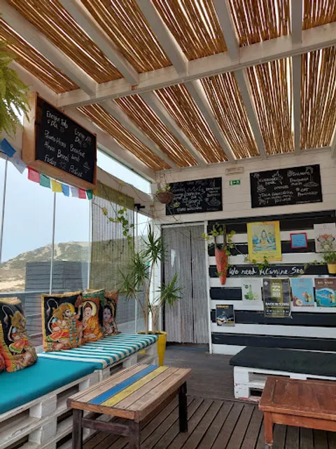 Barbatana Surf & Deli