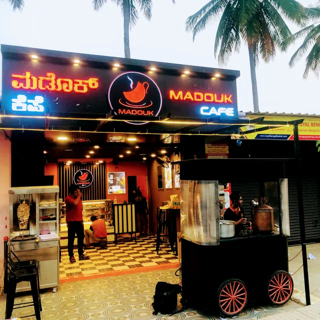 MADOUK CAFE